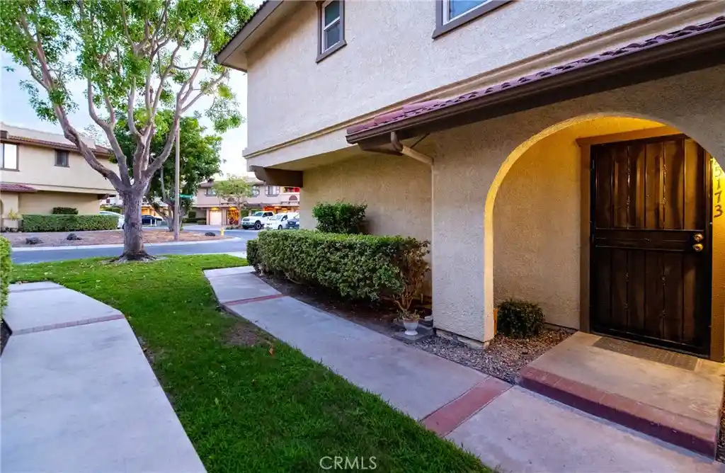 Listing Photo 1 - Condo for sale in 25173 Oak Cyn located at 25173 Oak Cyn, Lake Forest, CA 92630 - Unit 25173 Oak Canyon