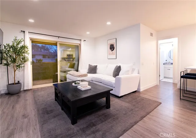 Listing Photo 5 - Condo for sale in building located at 25173 Oak Cyn, Lake Forest, CA 92630 - Unit #4