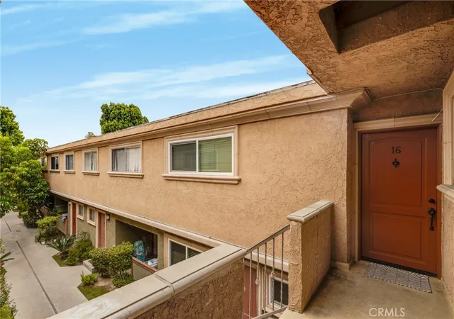 Photo 3 of Condo for sale at 20214 Cohasset St #16, Winnetka, CA 91306 | MLS# SR26188113 | Listing updated on 2026-09-29