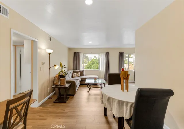 Photo 3 of Condo for sale at 20214 Cohasset St #16, Winnetka, CA 91306 | MLS# SR26188113 | Listing updated on 2026-09-29