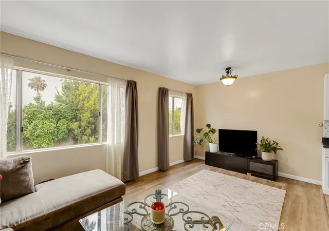 Photo 4 of Condo for sale at 20214 Cohasset St #16, Winnetka, CA 91306 | MLS# SR26188113 | Listing updated on 2026-09-29
