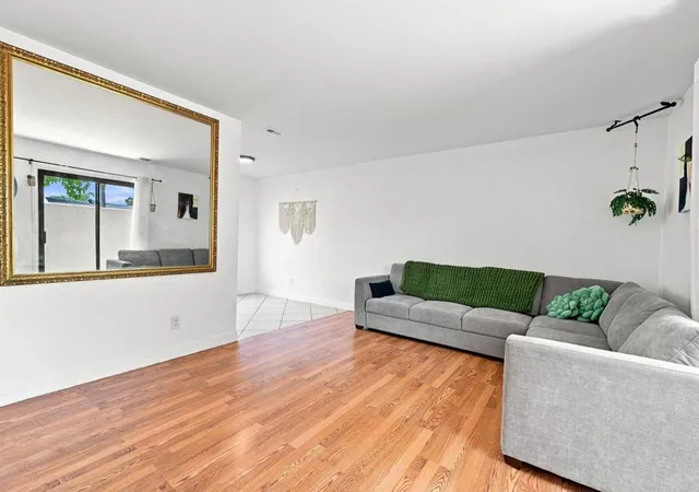 Listing Photo 4 - Condo for sale in building located at 320 Grapevine Rd, Vista, CA 92083 - Unit #2