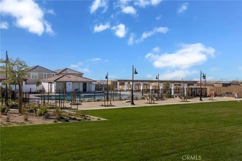 Listing Photo 18 - Condo for sale in 16618 Bottlebrush Ln located at 16618 Bottlebrush Ln, Fontana, CA 92336 - Unit 16618 Bottlebrush Ln