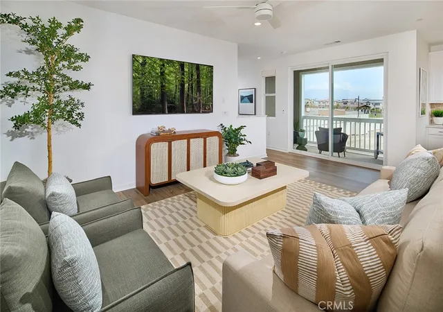 Listing Photo 3 - Condo for sale in building located at 16618 Bottlebrush Ln, Fontana, CA 92336 - Unit #1