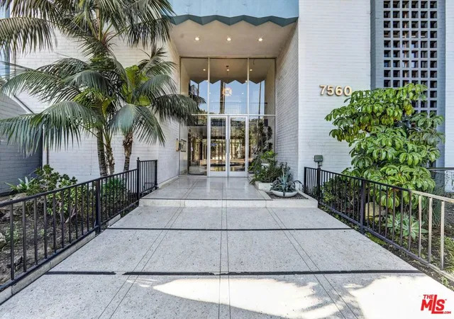 Listing Photo 3 - Condo for sale in Sierra Terrace located at 7560 Hollywood Blvd, Los Angeles, CA 90046 - Unit #303