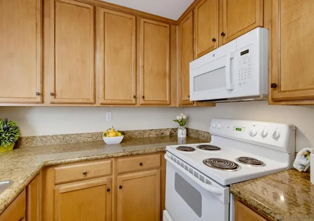 Listing Photo 5 - Condo for sale in building located at 3456 Castle Gln Dr, San Diego, CA 92123 - Unit #256