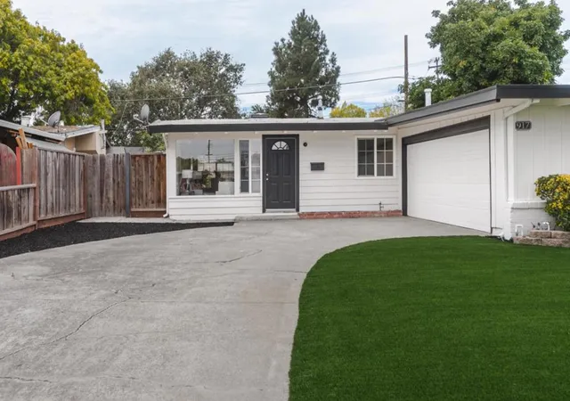 Photo 3 of Sale Pending at 917 Blazingwood Dr, Sunnyvale, CA 94089 | MLS# ML82059240 | Listing updated on 2026-10-09