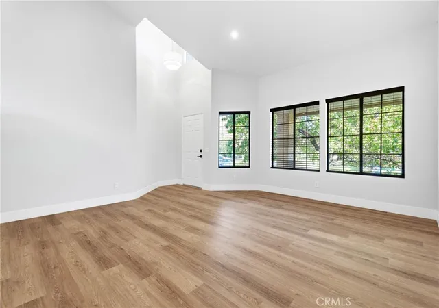 Photo 3 of Sale Pending at 20061 Avenue Of The Oaks, Newhall, CA 91321 | MLS# SR26188116 | Listing updated on 2026-10-30