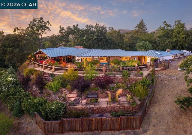 Single family home for sale at 925 Beech Dr, Walnut Creek, CA 94596 | MLS# 41146404