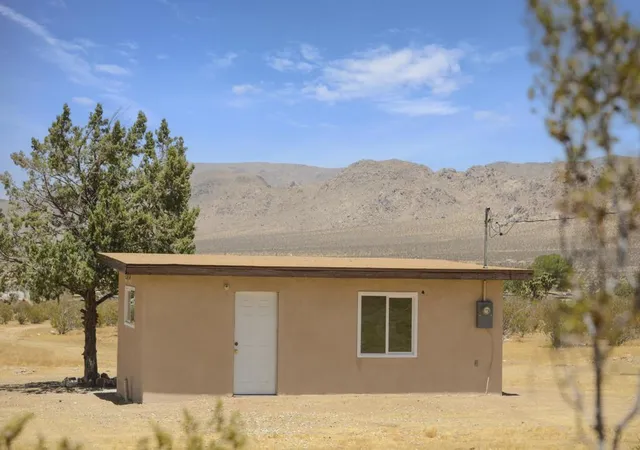 Photo 4 of Single family home for sale at 27127 Zuni Rd, Apple Valley, CA 92307 | MLS# 219151924DA | Listing updated on 2026-09-25