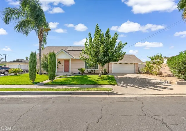 Photo 3 of Single family home for sale at 535 E Valencia St, Rialto, CA 92376 | MLS# DW26187989 | Listing updated on 2026-10-11