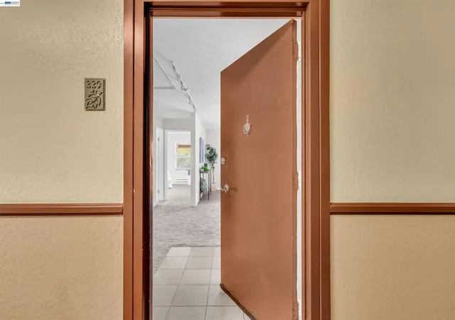 Listing Photo 2 - Condo for sale in building located at 1087 Murrieta Blvd, Livermore, CA 94550 - Unit #339