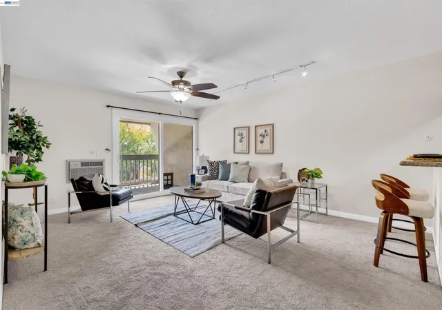 Listing Photo 3 - Condo for sale in building located at 1087 Murrieta Blvd, Livermore, CA 94550 - Unit #339