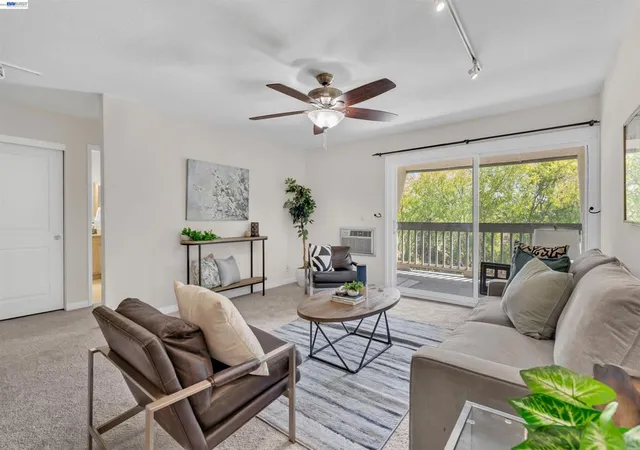 Listing Photo 4 - Condo for sale in building located at 1087 Murrieta Blvd, Livermore, CA 94550 - Unit #339