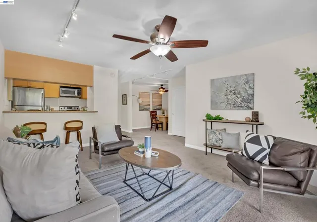 Listing Photo 5 - Condo for sale in building located at 1087 Murrieta Blvd, Livermore, CA 94550 - Unit #339