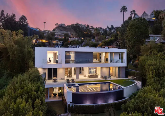 Photo 1 of Mansion for sale at 1401 Londonderry Pl, Los Angeles, CA 90069 | MLS# 26881483 | Listing updated on 2026-09-29