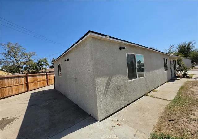 Photo 3 of Single family home for sale at 336 T, Bakersfield, CA 93304 | MLS# DW26188535 | Listing updated on 2026-09-03