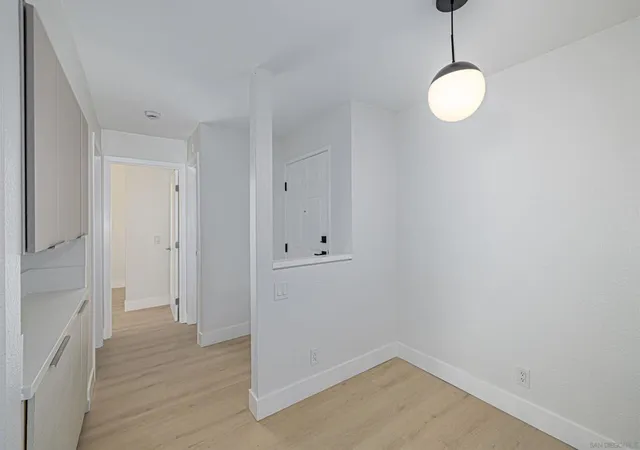Listing Photo 4 - Condo for sale in building located at 3020 Cowley Wy, San Diego, CA 92117 - Unit #305