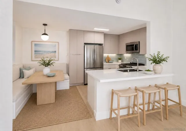 Listing Photo 5 - Condo for sale in building located at 3020 Cowley Wy, San Diego, CA 92117 - Unit #305