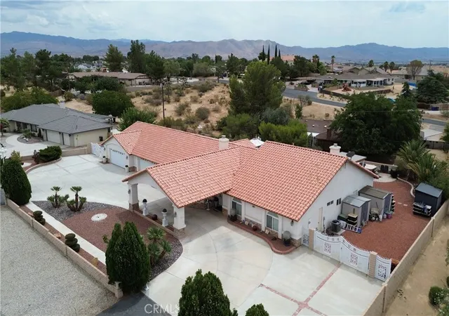 Photo 3 of Single family home for sale at 20055 Waco Ct, Apple Valley, CA 92308 | MLS# HD26188653 | Listing updated on 2026-09-25