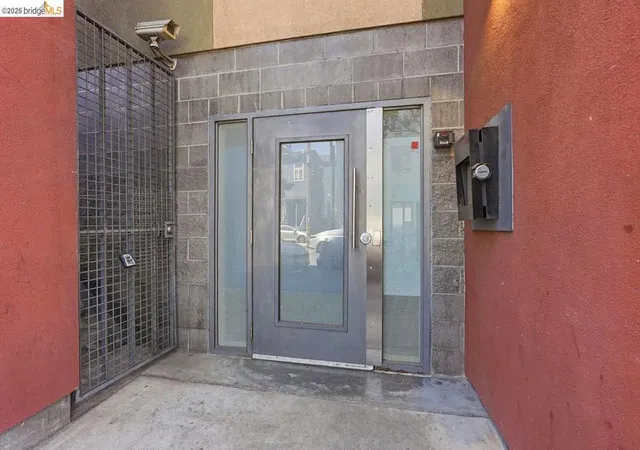 Photo 2 of Sale Pending at 675 8th St #3, Oakland, CA 94607 | MLS# 41146457 | Listing updated on 2026-09-12