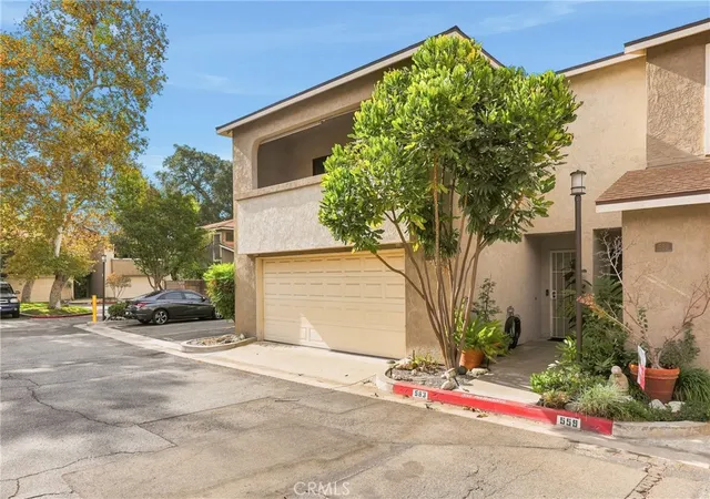 Photo 3 of Townhouse for sale at 563 Wayland Ct, Claremont, CA 91711 | MLS# CV26188750 | Listing updated on 2026-09-13