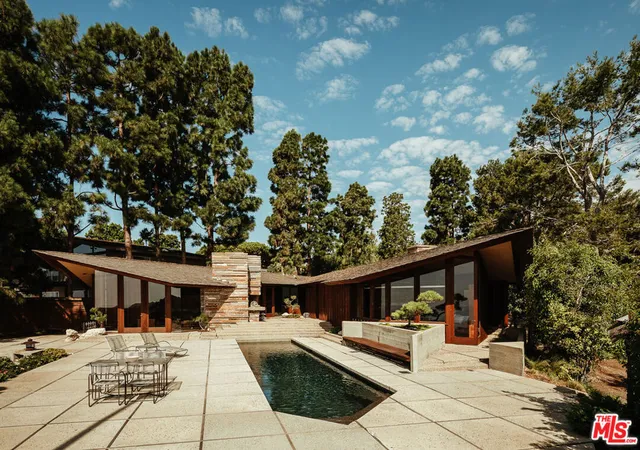 Photo 2 of Single family home for sale at 8 Sea Cove Dr, Rancho Palos Verdes, CA 90275 | MLS# 26901091 | Listing updated on 2026-10-03