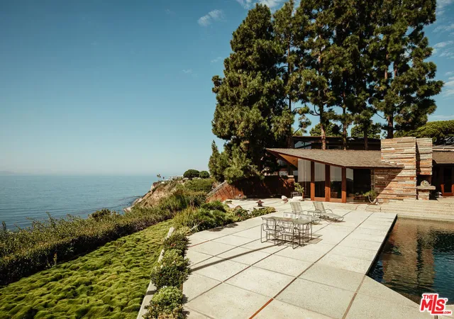 Photo 3 of Single family home for sale at 8 Sea Cove Dr, Rancho Palos Verdes, CA 90275 | MLS# 26901091 | Listing updated on 2026-10-03