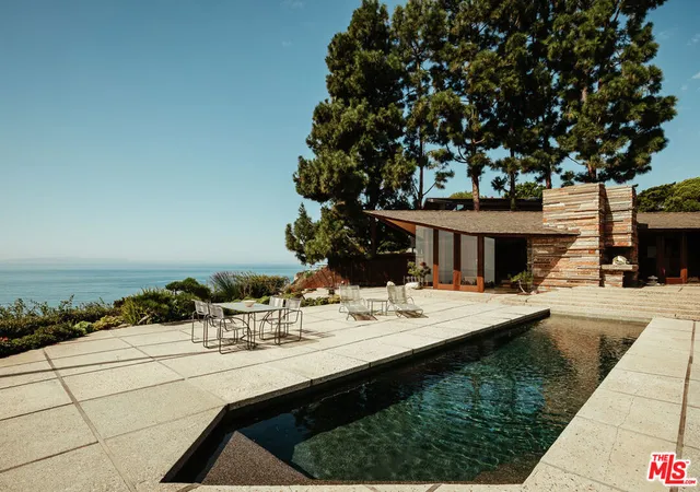 Photo 3 of Single family home for sale at 8 Sea Cove Dr, Rancho Palos Verdes, CA 90275 | MLS# 26901091 | Listing updated on 2026-10-03
