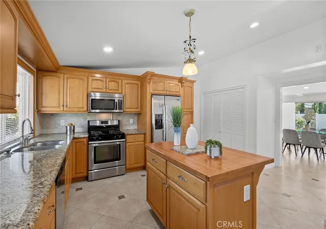 Photo 3 of Single family home for sale at 23800 Hatteras St, Woodland Hills, CA 91367 | MLS# AR26179568 | Listing updated on 2026-09-19