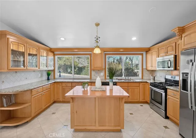 Photo 3 of Single family home for sale at 23800 Hatteras St, Woodland Hills, CA 91367 | MLS# AR26179568 | Listing updated on 2026-09-19