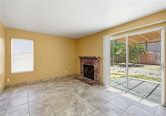 Photo 4 of Single family home for sale at 2614 W Newgrove St, Lancaster, CA 93536 | MLS# SR26188798 | Listing updated on 2026-10-30