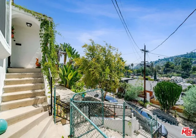 Photo 3 of Sale Pending at 929 Dexter St, Los Angeles, CA 90042 | MLS# 26901589 | Listing updated on 2026-09-18