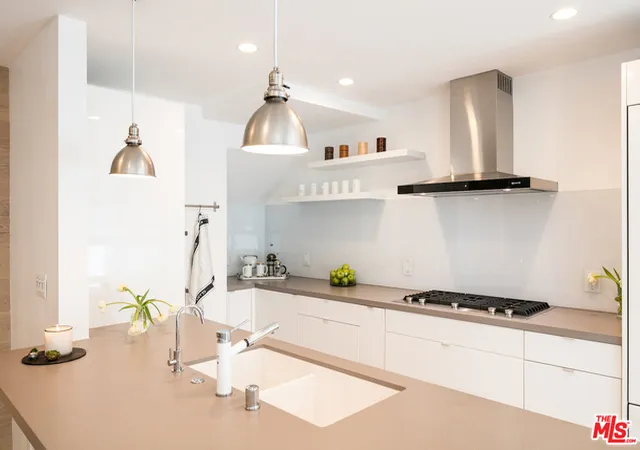 Photo 2 of Condo for sale at 13050 Mindanao Wy #6, Marina Del Rey, CA 90292 | MLS# 26885401 | Listing updated on 2026-09-25
