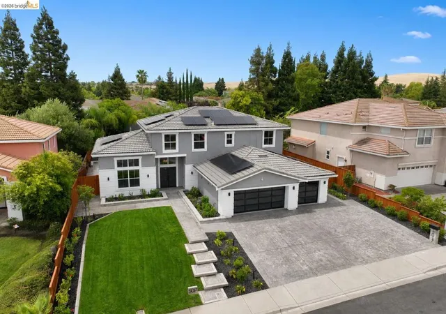 Photo 2 of Single family home for sale at 5017 Union Mine Dr, Antioch, CA 94531 | MLS# 41146506 | Listing updated on 2026-09-18