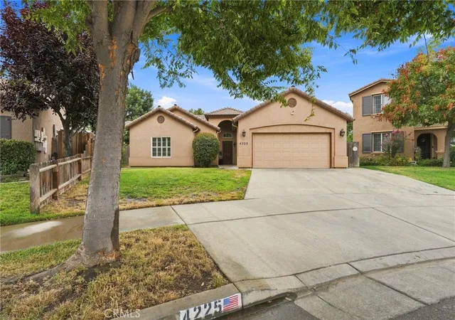 Photo 3 of Sale Pending at 4225 W Ceres Ct, Visalia, CA 93291 | MLS# PI26188441 | Listing updated on 2026-09-16