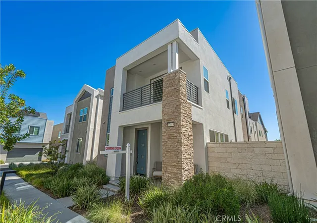 Photo 2 of Single family home for sale at 27513 Feathery Cassia, Valencia, CA 91381 | MLS# SR26188968 | Listing updated on 2026-10-11