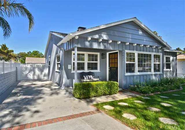 Photo 1 of Single family home for sale at 22025 De La Osa, Woodland Hills, CA 91364 | MLS# SR26146856 | Listing updated on 2026-09-29