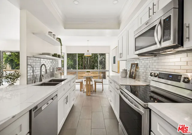 Listing Photo 4 - Condo for sale in building located at 5600 Kensington Wy, Culver, CA 90230 - Unit #105