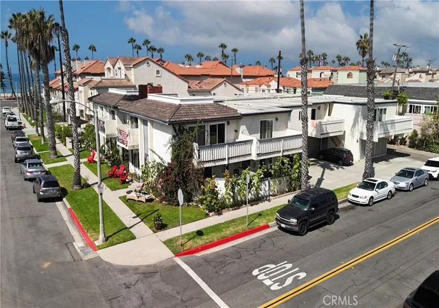 Photo 4 of House for sale at 123 14Th St, Huntington Beach, CA 92648 | MLS# PW26189010 | Listing updated on 2026-09-21