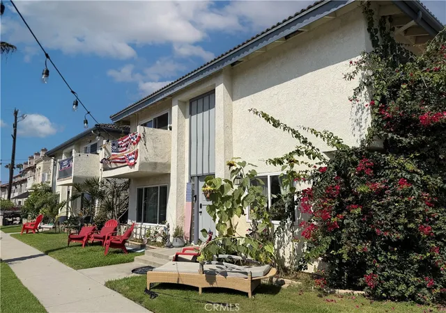 Photo 9 of Multi family home for sale at 123 14Th St, Huntington Beach, CA 92648 | MLS# PW26189010 | Listing updated on 2026-09-21