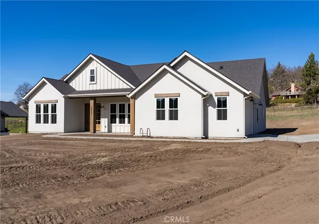 Photo 2 of Single family home for sale at 24401 Oaktree Ct, Tehachapi, CA 93561 | MLS# SR26189067 | Listing updated on 2026-09-24