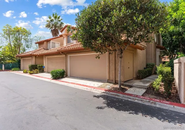 Photo 3 of Townhouse for sale at 3821 Creststone Pl, San Diego, CA 92130 | MLS# 260021144SD | Listing updated on 2026-10-01