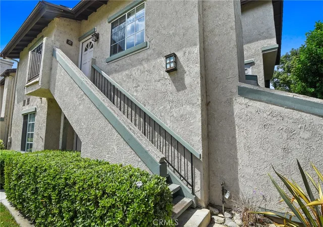 Photo 3 of Condo for sale at 141 Oxford, Irvine, CA 92612 | MLS# OC26188877 | Listing updated on 2026-10-02