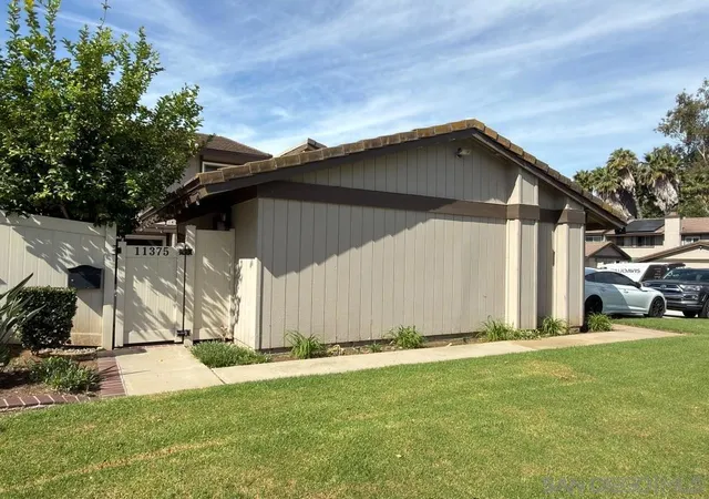 Townhouse for sale at 11375 Matinal Circle, San Diego, CA 92127 | MLS# 260021145SD