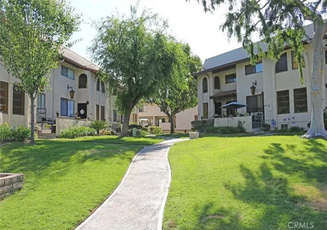 Listing Photo 2 - Condo for sale in building located at 400 S Flower St S, Orange, CA 92868 - Unit #41