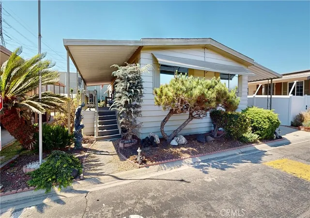 Photo 2 of Manufactured home for sale at 3595 Santa Fe Ave #112, Long Beach, CA 90810 | MLS# PW26189122 | Listing updated on 2026-09-29