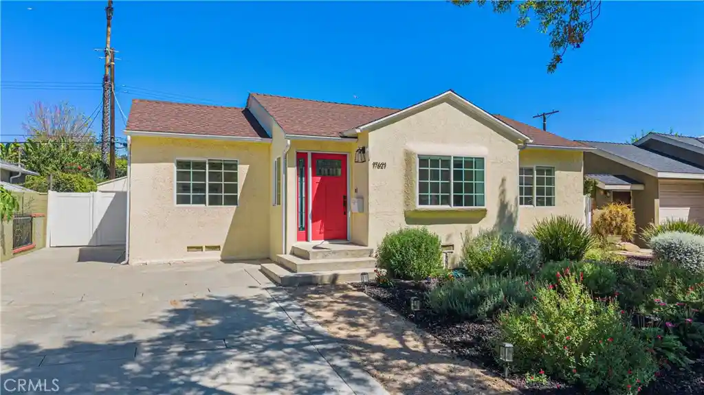 Photo 1 of Sale Pending at 17621 Collins St, Encino, CA 91316 | MLS# SR26187596 | Listing updated on 2026-10-29