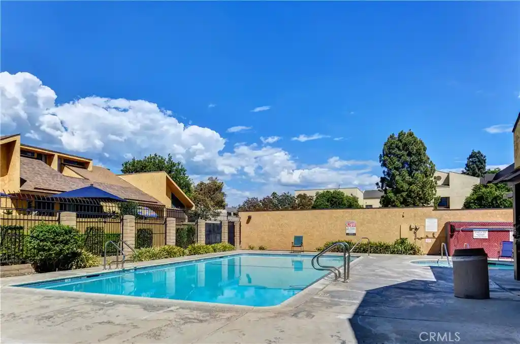 Condo for sale at 435 W 9Th #E1, Upland, CA 91786 | MLS# PW26188632
