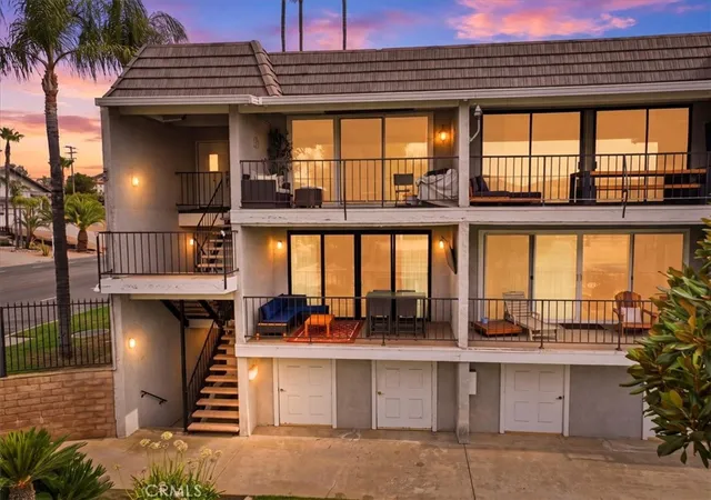 Listing Photo 4 - Condo for sale in building located at 22570 Bass Pl, Canyon Lake, CA 92587 - Unit #1